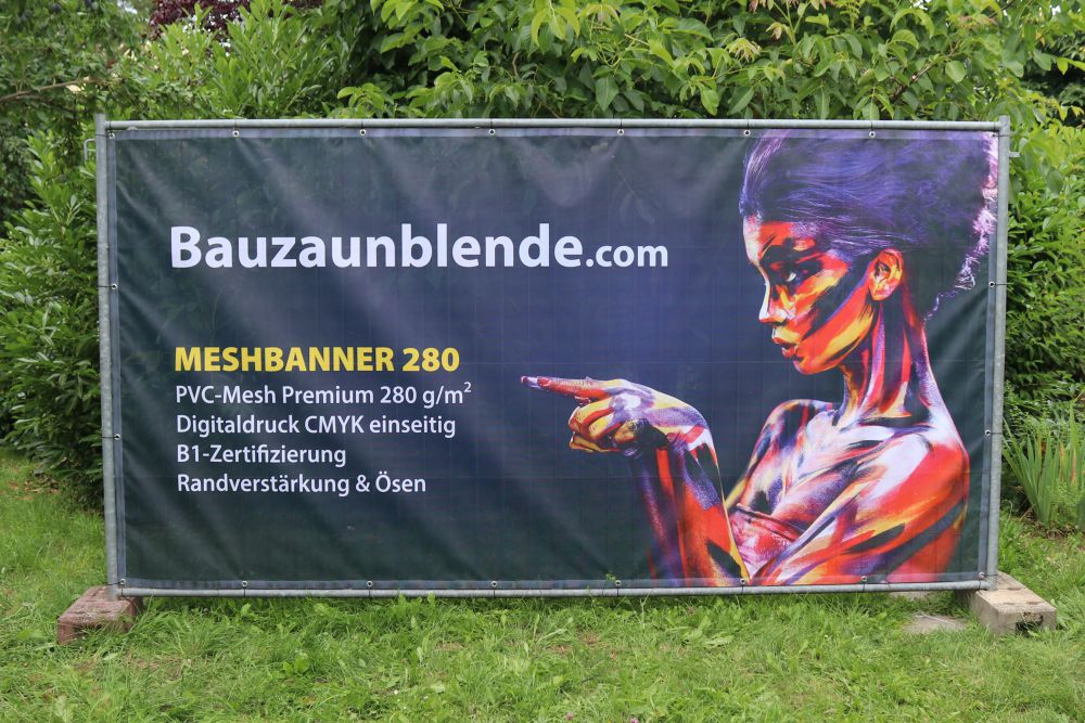 Bauzaunblende-bedruckt-meshbanner-280-als-bauzaunbanner